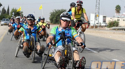 נכים רוכבים (עידן פלד) נכים רוכבים (עידן פלד)