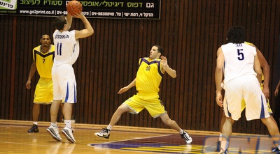 האוסמן. טבעון טיווחה מהשלוש ברבע השני (עמית מצפה) האוסמן. טבעון טיווחה מהשלוש ברבע השני (עמית מצפה)