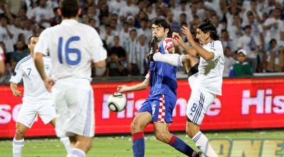 אלמוג כהן מרים רגל גבוהה מול ודראן צ´ורלוקה (שי לוי)