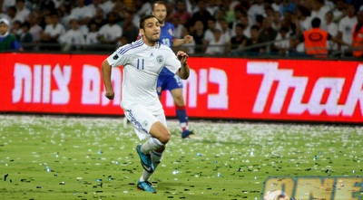 איתי שכטר  מנסה להגיע לכדור (יניב גונן)