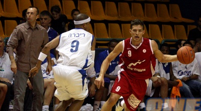 מקל יוצא קדימה (יניב גונן)