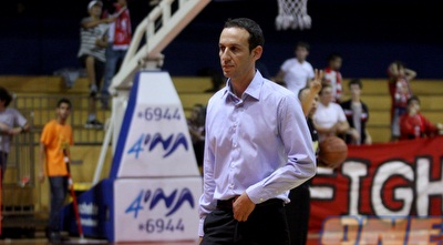 עודד קטש עובר מהפרקט ליציע. &qout;לא אמרתי שם דבר חריג&qout; (יניב גונן) עודד קטש עובר מהפרקט ליציע. &qout;לא אמרתי שם דבר חריג&qout; (יניב גונן)