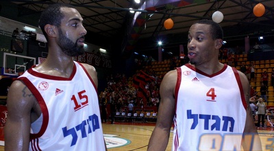 דיון דאוול ובראיין רנדל חוגגים בסיום (יניב גונן) דיון דאוול ובראיין רנדל חוגגים בסיום (יניב גונן)