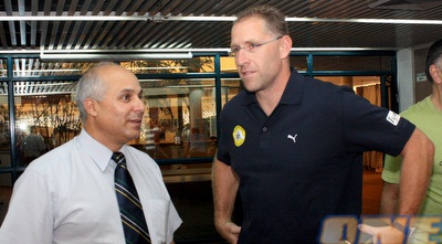 אבי רש ודורון שמחי (יניב גונן)