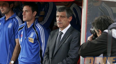 פרננדו סנטוס. נותר בלתי מנוצח כמאמן יוון (רועי גלדסטון)