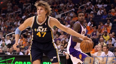 ארל קלארק רואה את אנדריי קירילנקו מאחור (GettyImages)