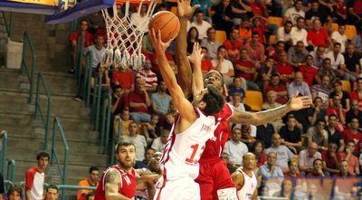 אוחיון עלוה לסל, ליונס מנסה לחסום (משה חרמון)