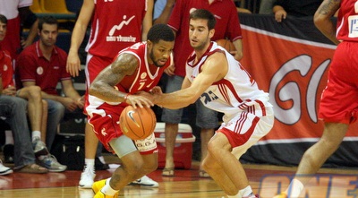 יוגב אוחיון מול ג´ק מקלינטון. ירושלים בדרך לגמר (משה חרמון)