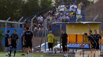 אוהדי מכבי באימון. שמרו על סדר מופתי (ליאור טימור)