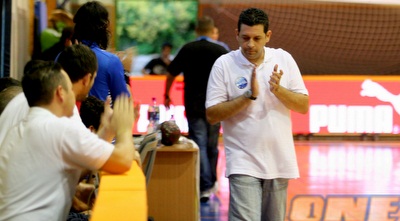 סער פרנקל. &qout;היה חסר לנו הגרוש ללירה&qout; (גיא איזנר) סער פרנקל. &qout;היה חסר לנו הגרוש ללירה&qout; (גיא איזנר)