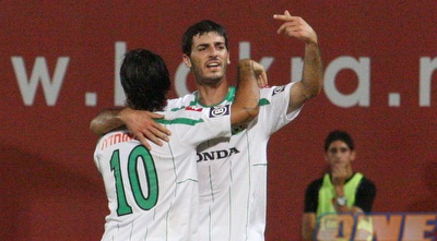 אזולאי חוגג עם רפאלוב. הג´וקר של חיפה (עמית מצפה) אזולאי חוגג עם רפאלוב. הג´וקר של חיפה (עמית מצפה)