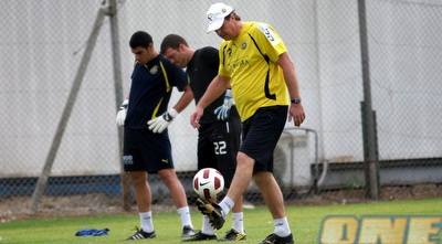 שוב אני צריך לראות אדום-לבן? אוברארוב באימון (ליאור טימור) שוב אני צריך לראות אדום-לבן? אוברארוב באימון (ליאור טימור)