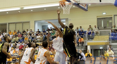 כריס ווטסון (יוסי ציפקיס)