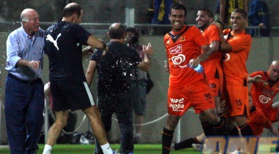 שחקני בני יהודה חוגגים את הניצחון (יניב גונן) שחקני בני יהודה חוגגים את הניצחון (יניב גונן)