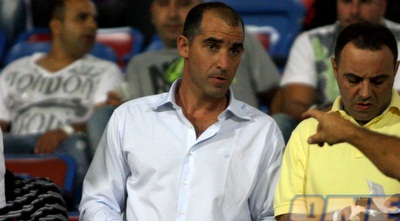 איציק קורנפיין. יישב עם האוהדים בשער 10 (יניב גונן)