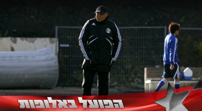 פליקס מגאת&acute;. הביא סוללת כוכבים לקבוצה שלו (רועי גלדסטון)