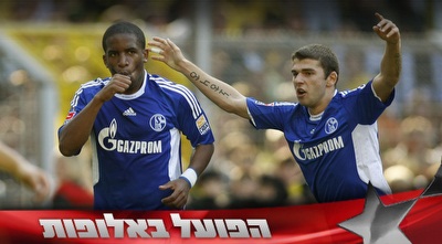 פרפאן (משמאל) חוגג. כאב ראש ענק לדה סילבה ולבאדיר (רויטרס)