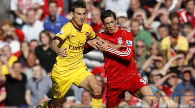 טורס נלחם בקוסיילני. הספרדי לא כבש שישה משחקים (רויטרס) טורס נלחם בקוסיילני. הספרדי לא כבש שישה משחקים (רויטרס)