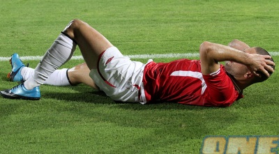 שכטר נאנק מכאבים. הגיע לסרביה (שי לוי)