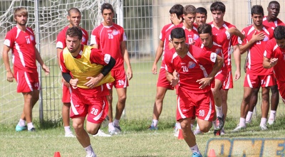 שחקני הפועל חיפה באימון (עמית מצפה) שחקני הפועל חיפה באימון (עמית מצפה)