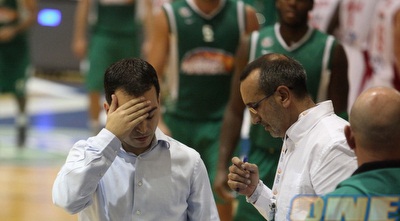 אלעד חסין תופס את ראש (עמית מצפה)