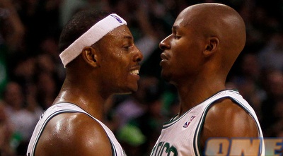 פול פירס וריי אלן. הובילו את בוסטון לניצחון (GettyImages) פול פירס וריי אלן. הובילו את בוסטון לניצחון (GettyImages)