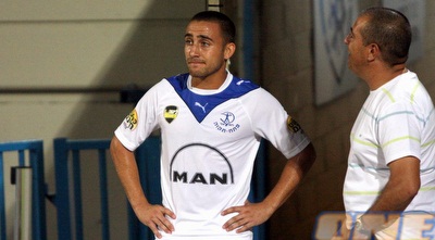 דהן בוכה לאחר שהורחק. הגרסה שלו לא התקבלה ע&qout;י בית הדין (יניב גונן)