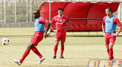 פונלאנטן, שהר ותמוז באימון הפועל ב-2010 (רועי גלדסטון)