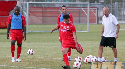 פונלאנטן מתאמן על בעיטות (רועי גלדסטון)