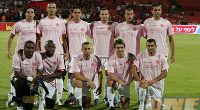 הפועל ת&qout;א בחולצה הוורודה (רועי גלדסטון) הפועל ת&qout;א בחולצה הוורודה (רועי גלדסטון)