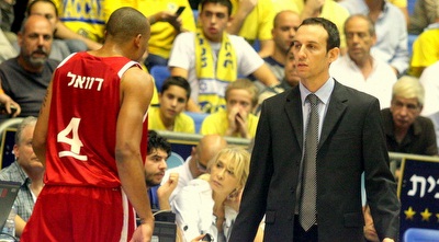 עודד קטש אובד עצות (משה חרמון)