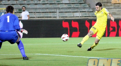 קולאוטי בועט מול קאלה. משחק חלש לחלוץ הצהובים (עמית מצפה) קולאוטי בועט מול קאלה. משחק חלש לחלוץ הצהובים (עמית מצפה)