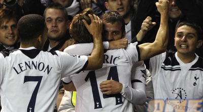 טוטנהאם חוגגת (רויטרס)