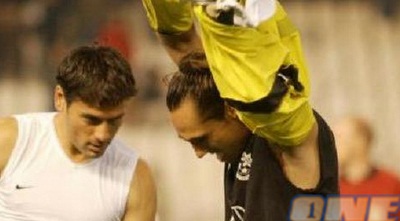 דוידוביץ´ מחליף חולצה עם פאלופ