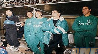 בוני גינצבורג על הספסל (ONE)