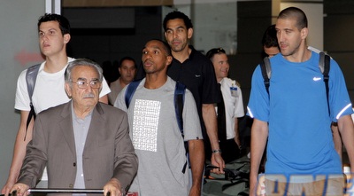 בורשטיין, בלו, שארפ ופניני בנמל התעופה (יוסי ציפקיס)