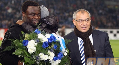 מגאת&acute; ואסמואה בטקס לפני המשחק (GettyImages)