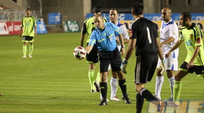 וקסברג נותן להרוש את הכדור לאחר ביטול הפנדל (גיא בן זיו)