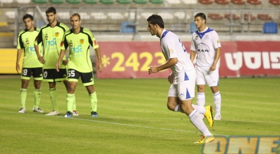 דודו ביטון ניגש לבעוט (גיא בן זיו)