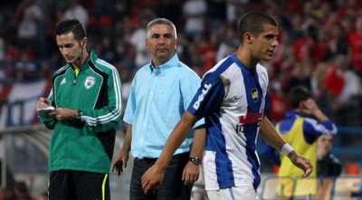 פרדי דוד רואה את טל בן חיים יורד מהמגרש לאחר שהורחק (יניב גונן)