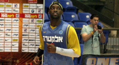 פרקינס מתחמם בהיכל נוקיה (שרון קביליו) פרקינס מתחמם בהיכל נוקיה (שרון קביליו)