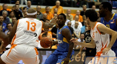 פארגו ושחורציאניטיס מנסים להתגבר על שולמן וארון מגי (יניב גונן) פארגו ושחורציאניטיס מנסים להתגבר על שולמן וארון מגי (יניב גונן)