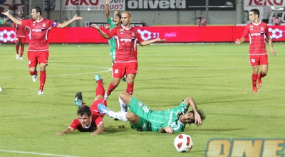 בונדר מפיל את רפאלוב (עמית מצפה)