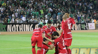 שחקני הפועל חוגגים (עמית מצפה)