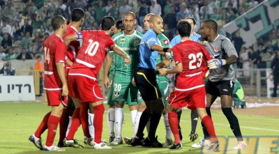 מכבי חיפה מול הפועל ת&qout;א. משחק חשוב שלא יכריע (יוסי ציפקיס) מכבי חיפה מול הפועל ת&qout;א. משחק חשוב שלא יכריע (יוסי ציפקיס)