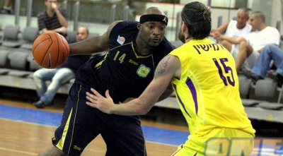 רוב בראון. בלט עם 21 נקודות בניצחון על באר יעקב (משה חרמון)