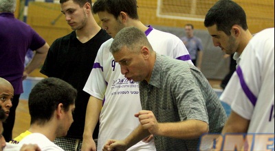 רן אשר: &qout; (משה חרמון)