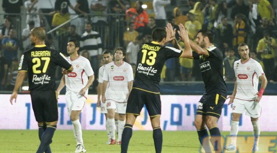 רנגלוב וקולאוטי חוגגים את השער השני (רועי גלדסטון)