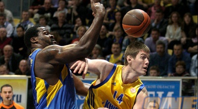 סברסנקו ושחורציאניטיס. אידסון: &qout;לכולם בקבוצה חלק בניצחון&qout; (GettyImages)