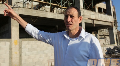 שמעון לנקרי. שמו לא הוזכר בטקס הרמת הכוסית (עמית מצפה) שמעון לנקרי. שמו לא הוזכר בטקס הרמת הכוסית (עמית מצפה)